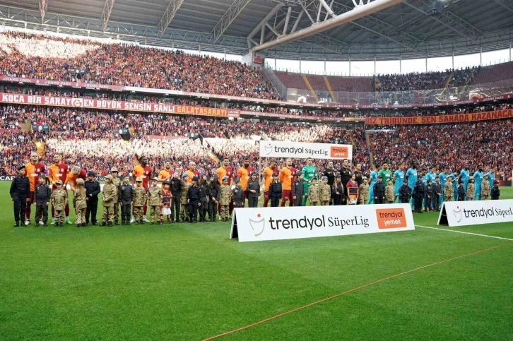 Trendyol Süper Lig: Galatasaray: 1 - Sivasspor: 0 (Maç devam ediyor)
