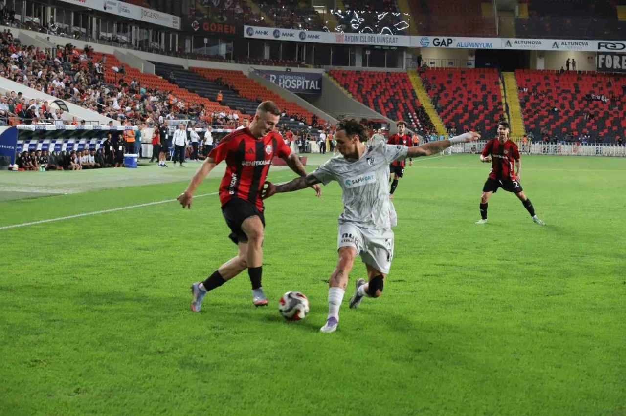 Trendyol Süper Lig: Gaziantep FK: 0 - Kocaelispor: 0 (İlk yarı)
