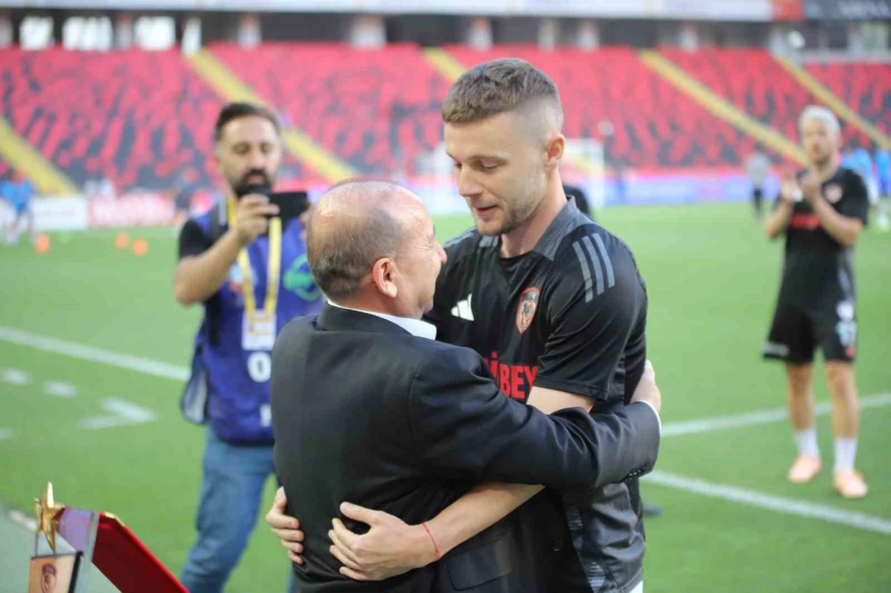 Trendyol Süper Lig: Gaziantep FK: 1 - Kasımpaşa: 0 (Maç devam ediyor)
