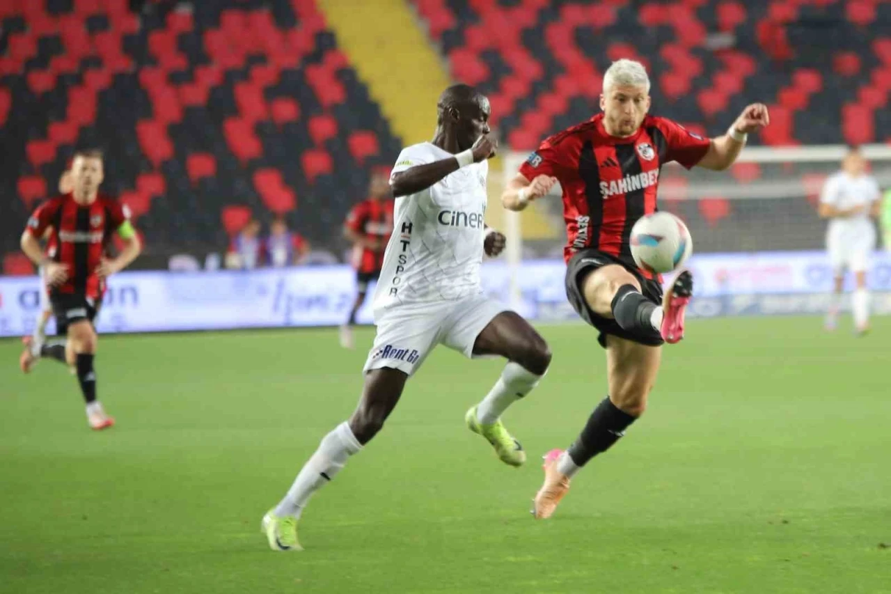 Trendyol Süper Lig: Gaziantep FK: 2 - Kasımpaşa: 0 (İlk yarı)
