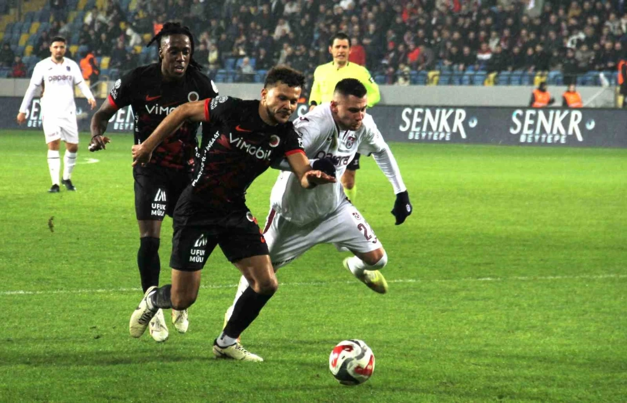 Trendyol S&uuml;per Lig: Gen&ccedil;lerbirliği: 2 - Trabzonspor: 1 (İlk yarı)
