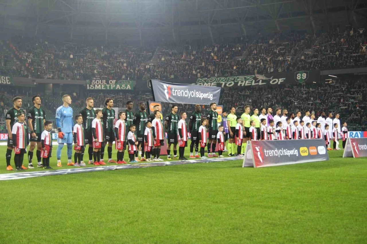 Trendyol S&uuml;per Lig: Kocaelispor: 0 - Antalyaspor: 0 (Ma&ccedil; devam ediyor)
