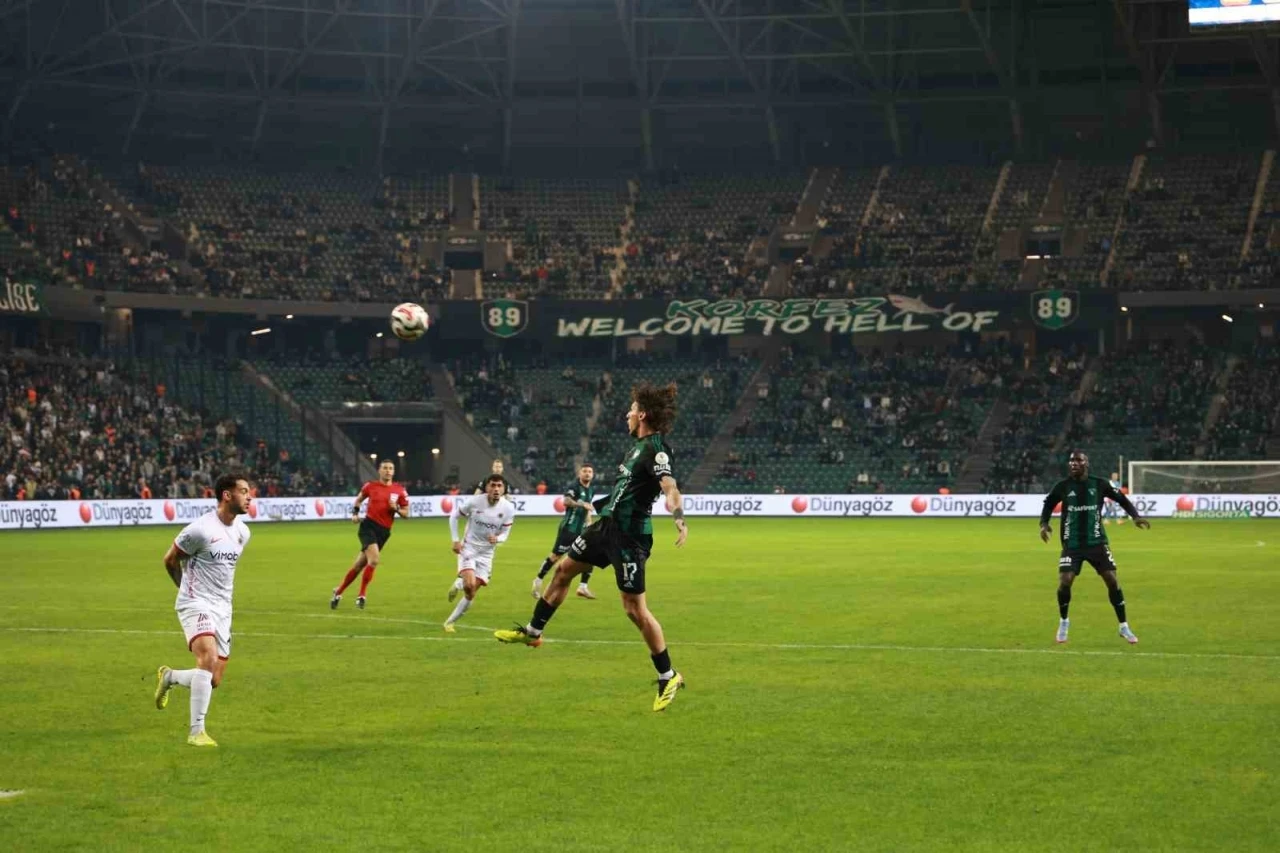 Trendyol Süper Lig: Kocaelispor: 1 - Gençlerbirliği: 0 (İlk yarı)
