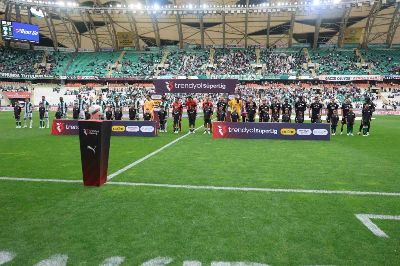 Trendyol Süper Lig: Konyaspor: 0 - Çaykur Rizespor 0 (İlk yarı)

