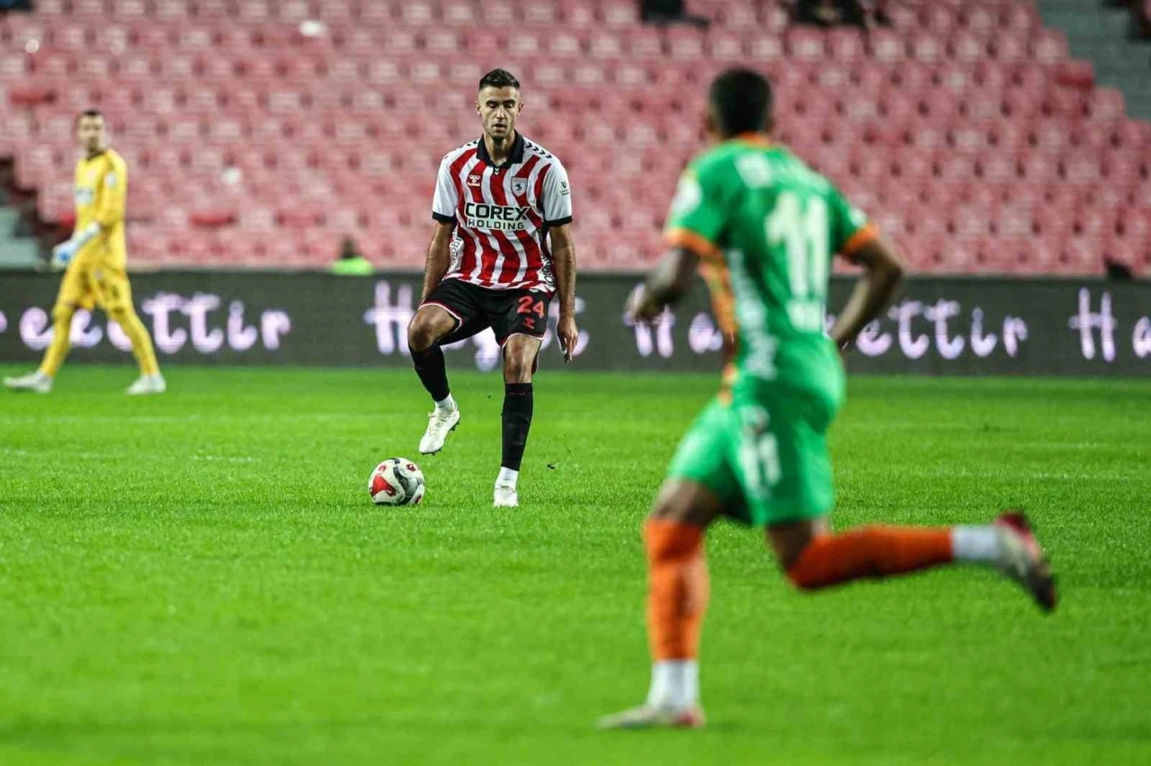 Trendyol Süper Lig: Samsunspor: 1 - Alanyaspor: 0 (İlk yarı)
