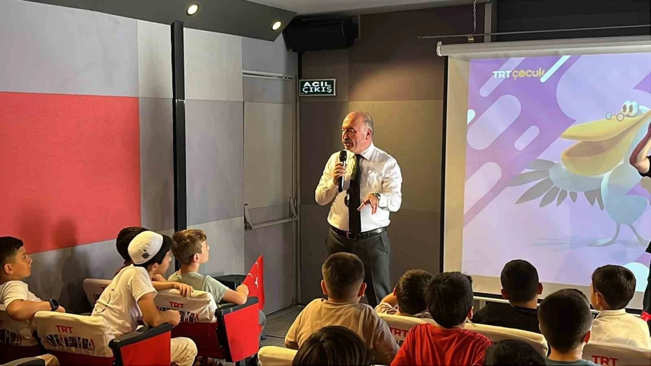 TRT sinema tırı &Ccedil;orumlu &ccedil;ocuklar i&ccedil;in perdelerini a&ccedil;tı
