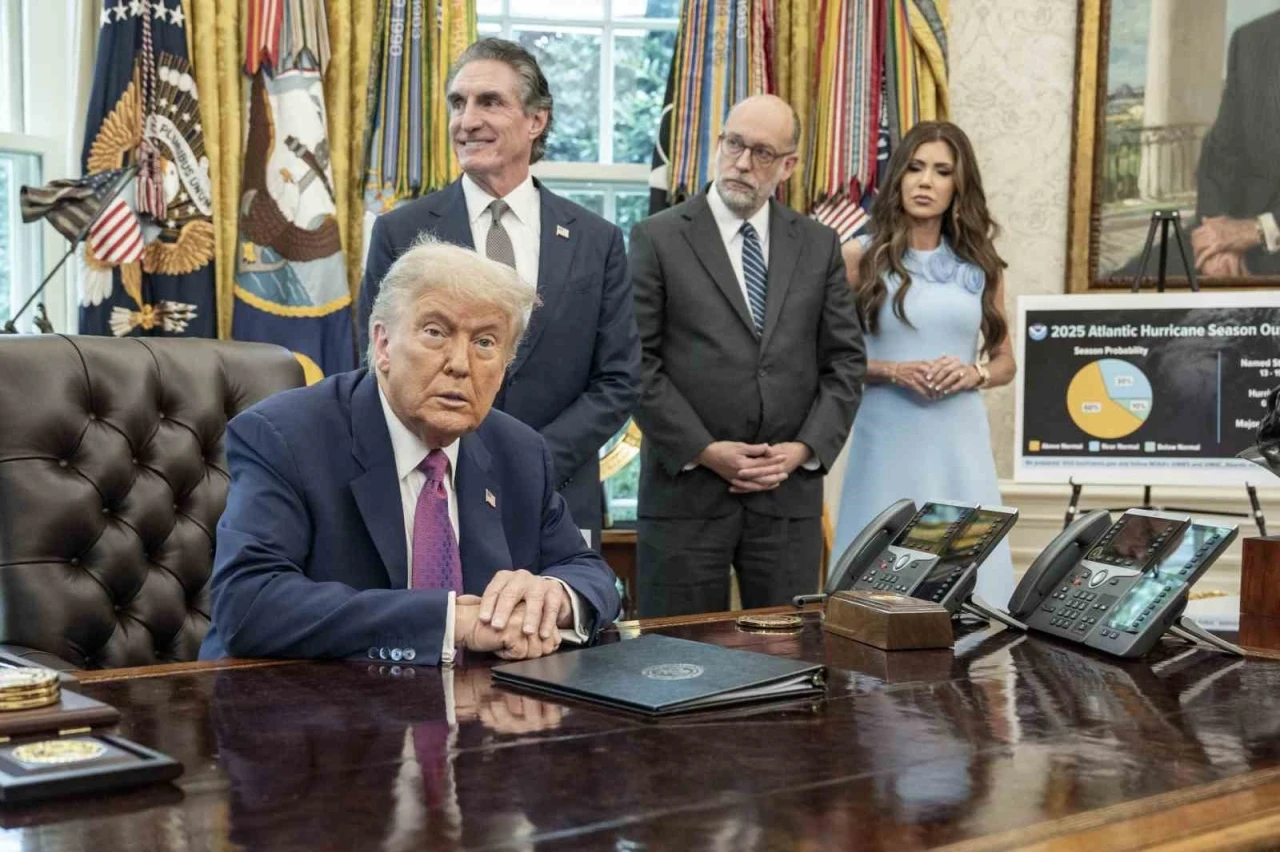 Trump’ın California’nın federal eğitim fonlarını kesmeyi değerlendirdiği iddiası
