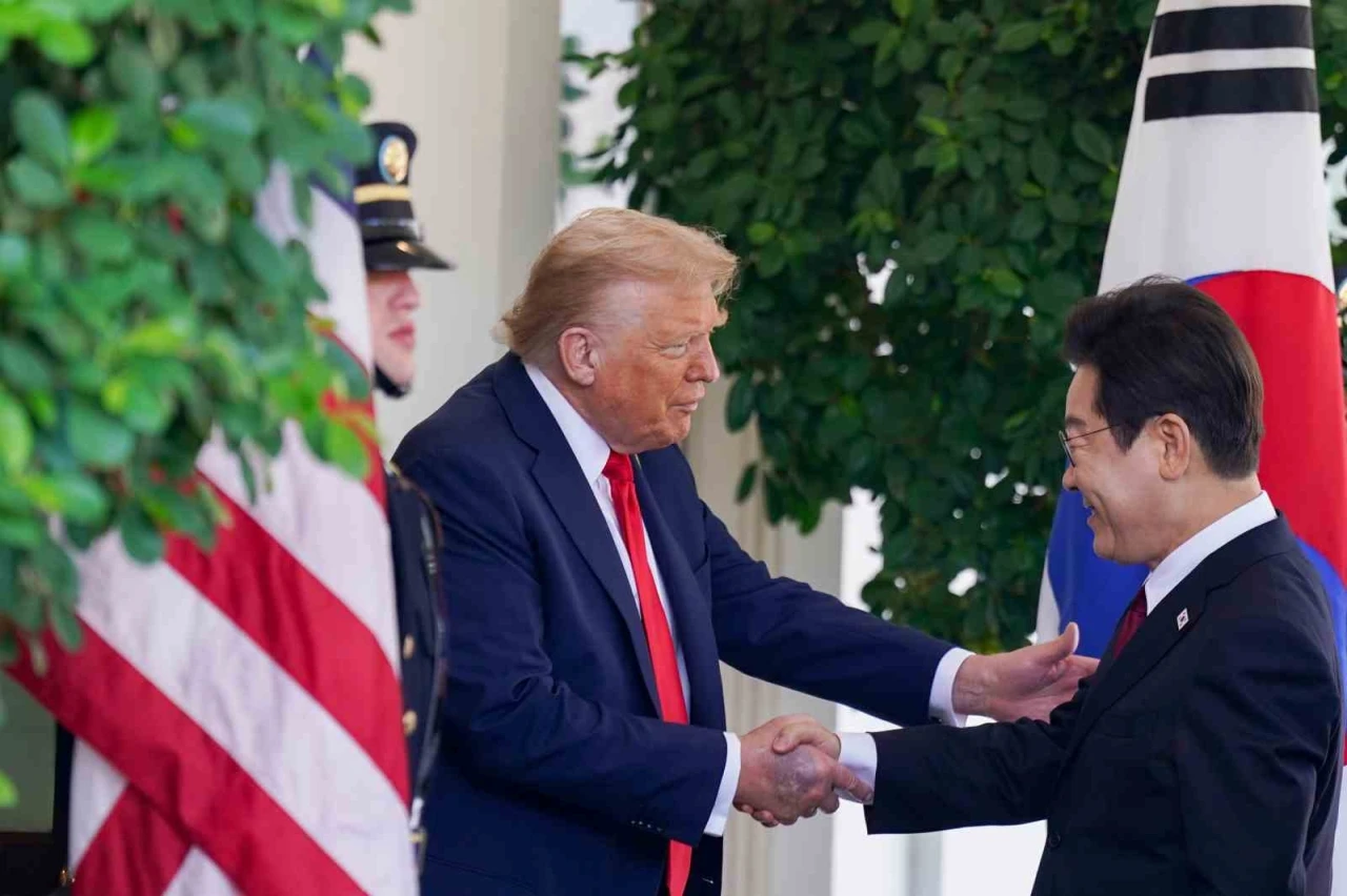 Trump’ın elindeki morluk hakkında Beyaz Saray’dan açıklama

