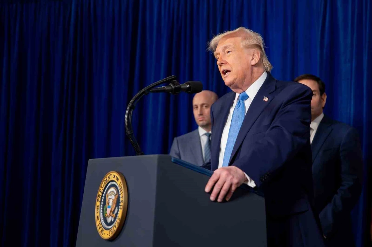 Trump: "Venezuela y&ouml;netiminde uygun bir ge&ccedil;iş sağlanana kadar orada kalacağız"
