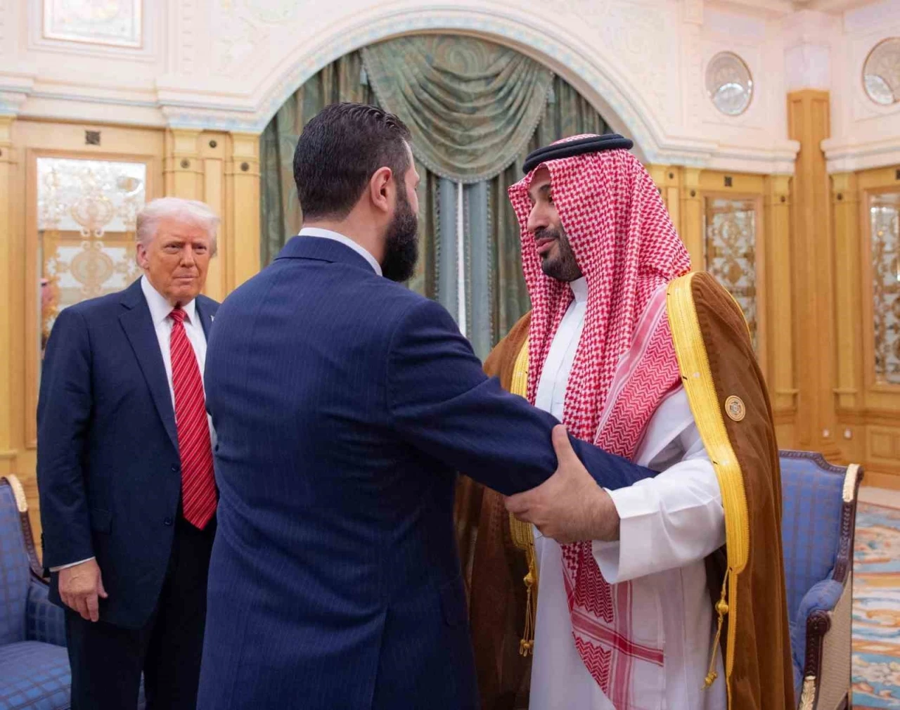 Trump, Riyad’da eş-Şara ile görüştü
