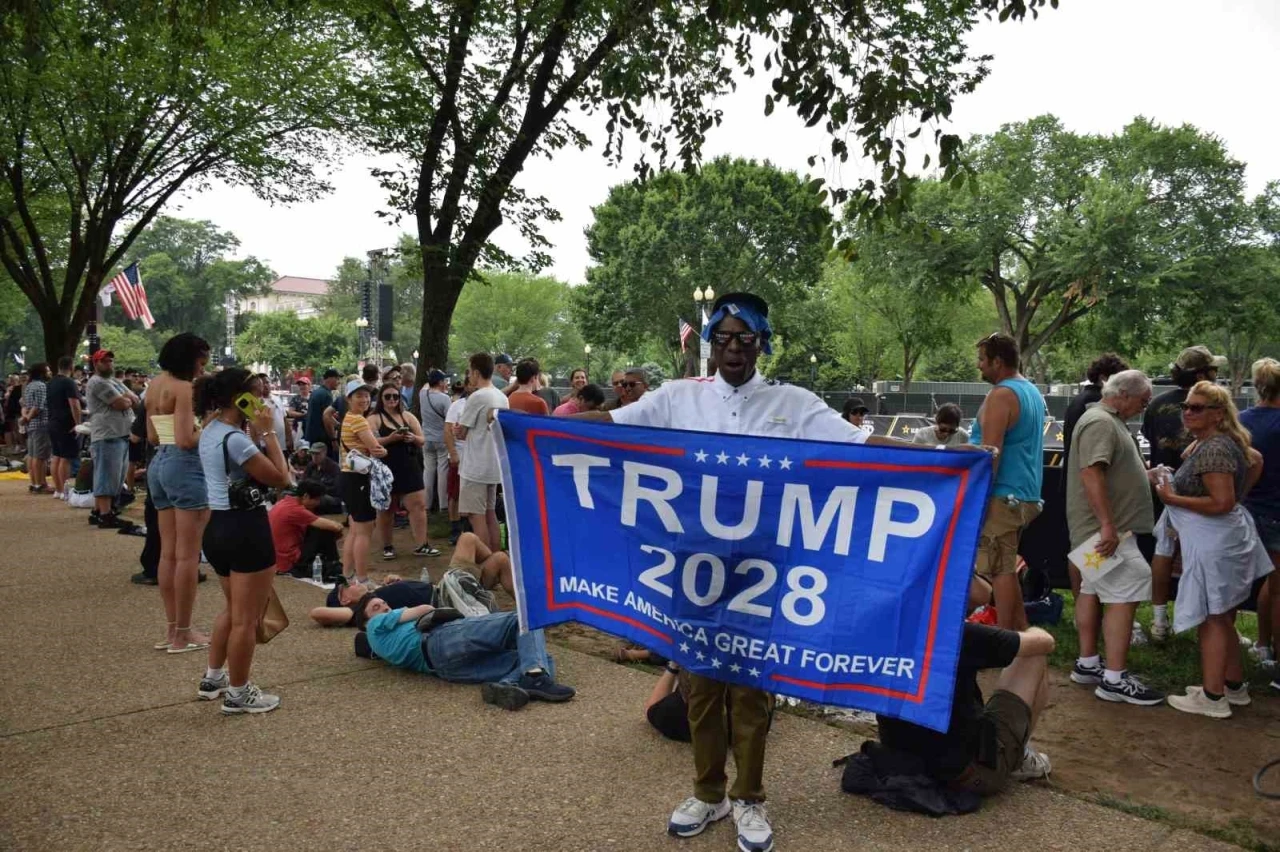 Trump’tan ABD ordusuna övgü, protestoculara gözdağı
