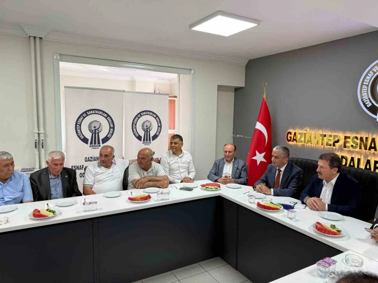 TŞOF Genel Başkanı Mehmet Yiğiner, Gaziantep’te esnaf odası başkanlarıyla buluştu
