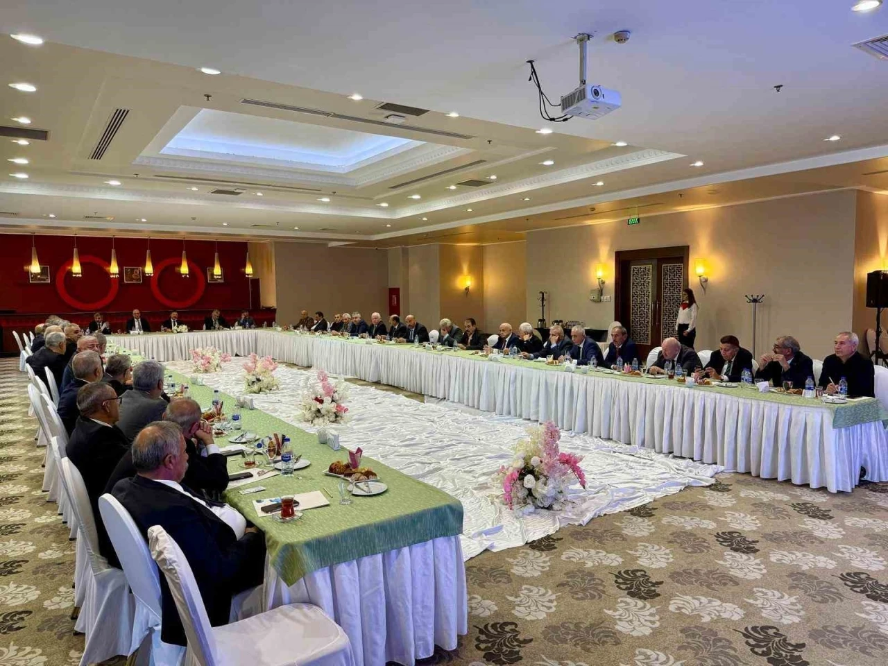 TŞOF Genel Başkanı Mehmet Yiğiner’in öncülüğünde esnafın nabzı Afyon’da tutuldu
