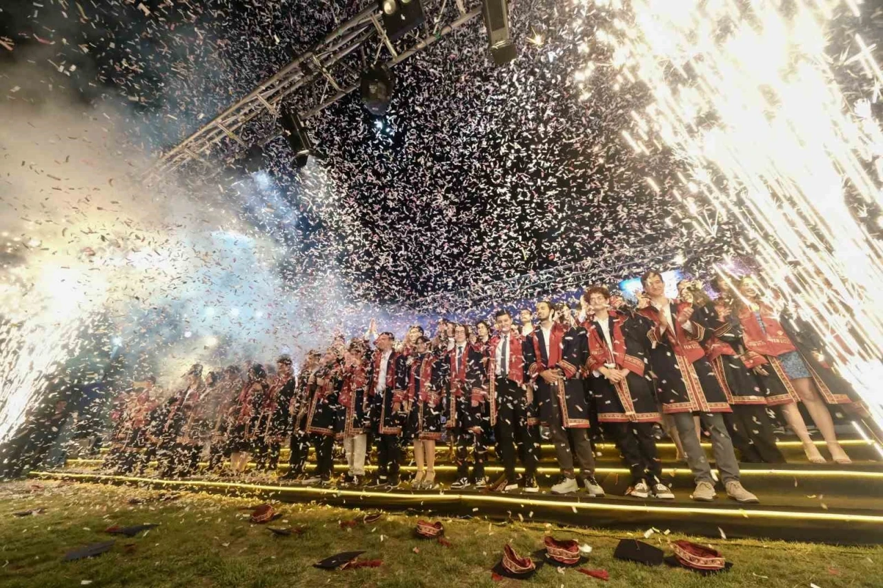 T&Uuml;BİTAK Fen Lisesi ilk mezunlarını verdi: 84 &ouml;ğrenci mezun oldu
