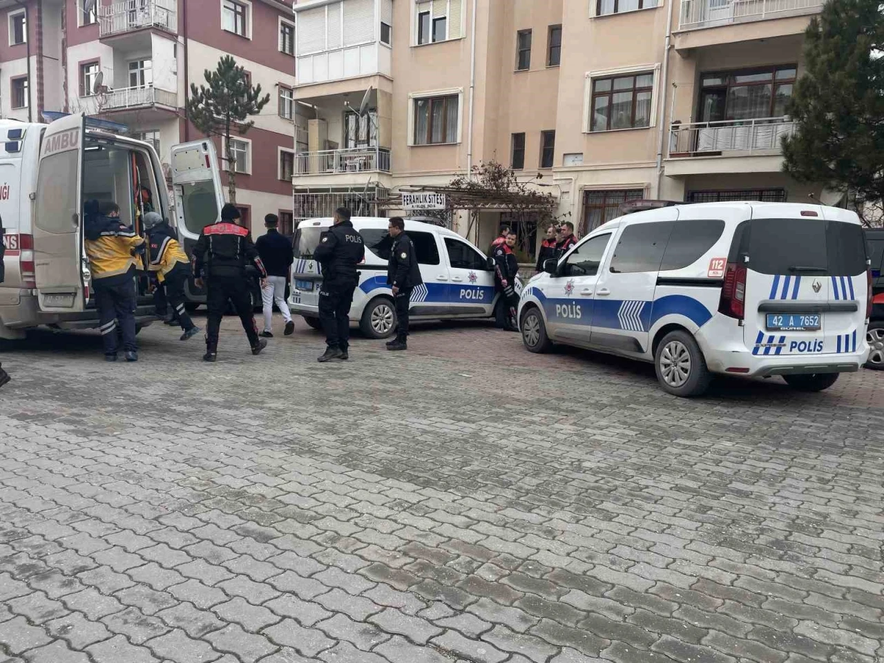 T&uuml;feğini temizlerken kazara kendini vurdu
