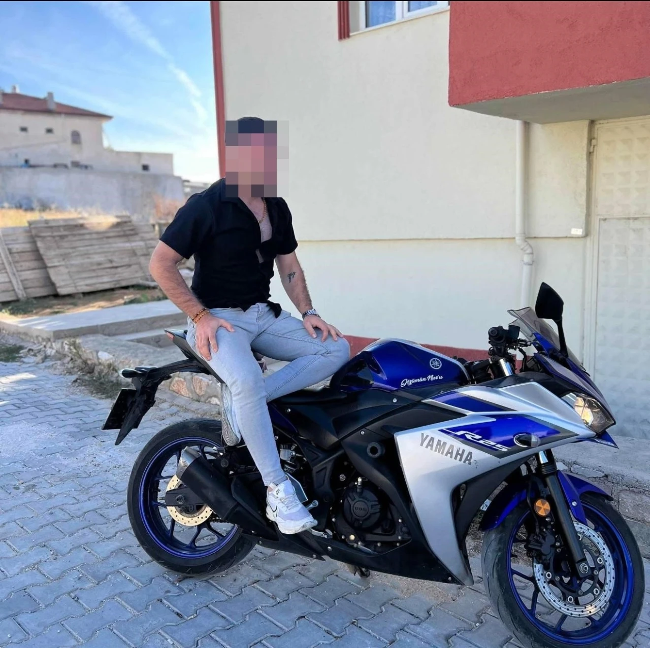 tüfekle oynarken kazara kendini vurdu
