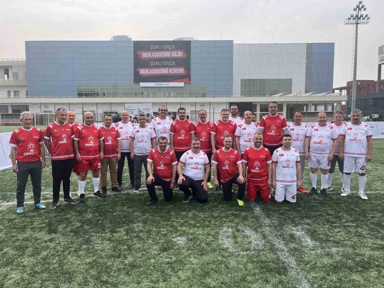 T&Uuml;GVA İzmir liseler arası &rsquo;Gen&ccedil;lig&rsquo; futbol turnuvası heyecanı başladı
