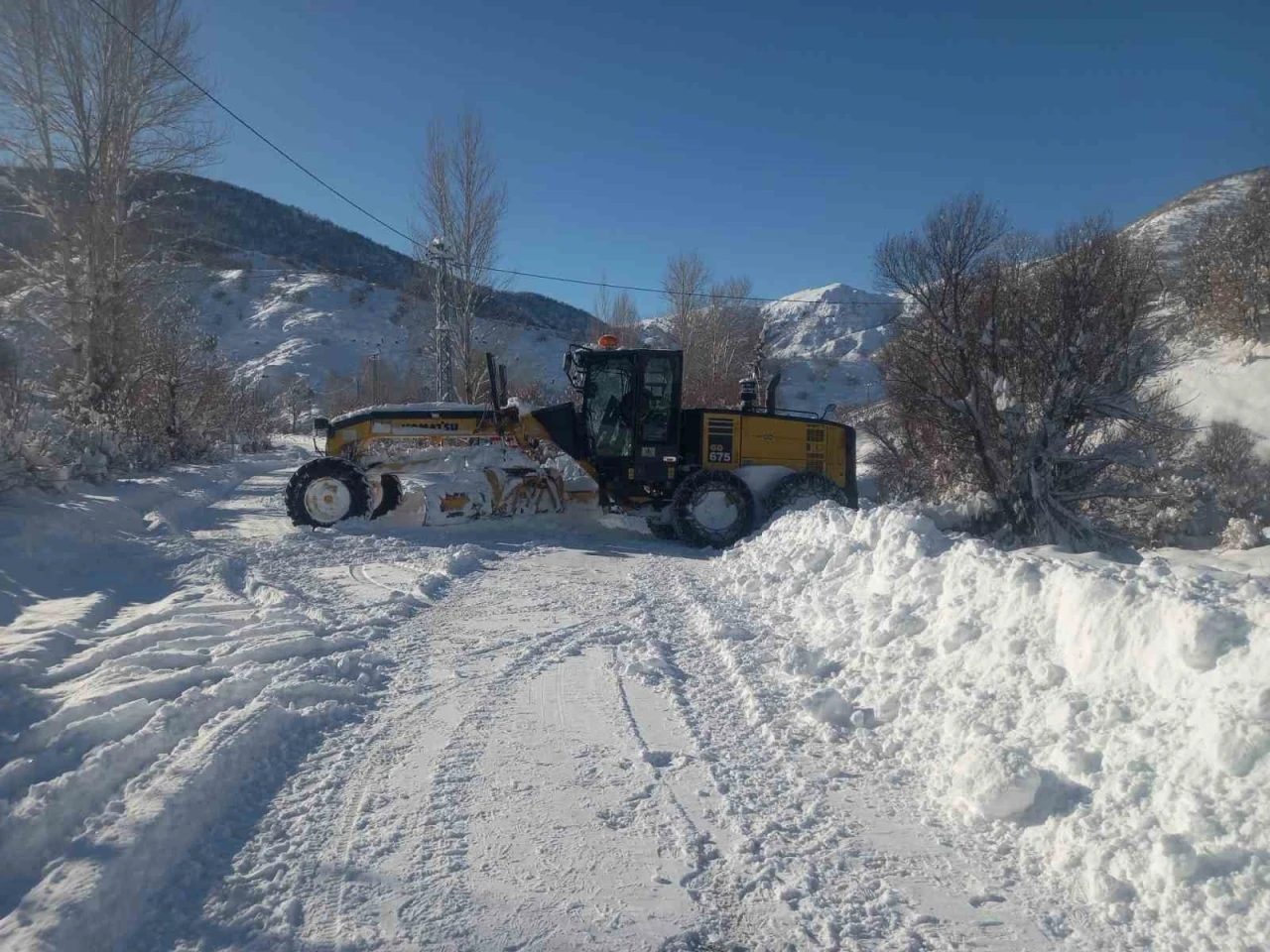 Tunceli&rsquo;de 138 k&ouml;y yolu ulaşıma a&ccedil;ıldı, 160 k&ouml;y yolunda &ccedil;alışmalar s&uuml;r&uuml;yor
