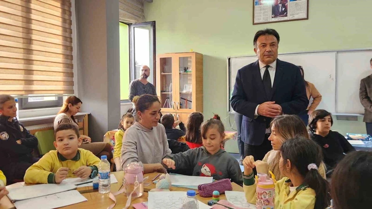 Tunceli&rsquo;de &ccedil;ocuklar sanatla kendini keşfediyor
