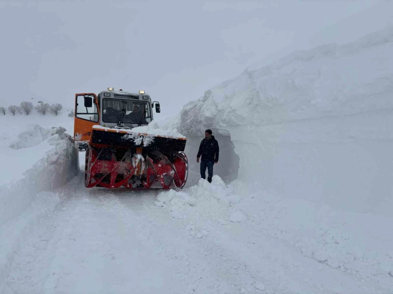 Tunceli&rsquo;de kar kalınlığı 3,5 metreyi buldu
