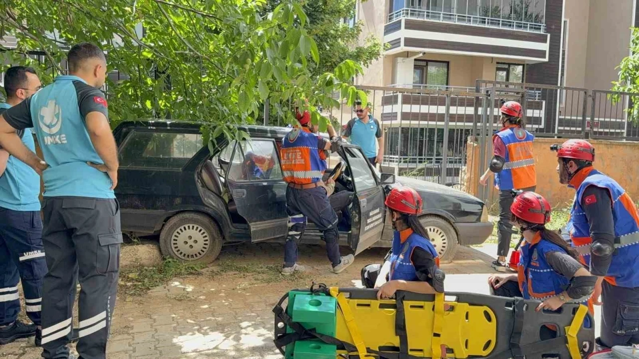 Tunceli’de UMKE temel eğitimi başarıyla tamamlandı
