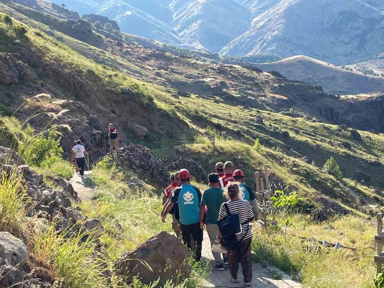 Tunceli&rsquo;de yaralanan kadın ekiplerin m&uuml;dahalesiyle kurtarıldı
