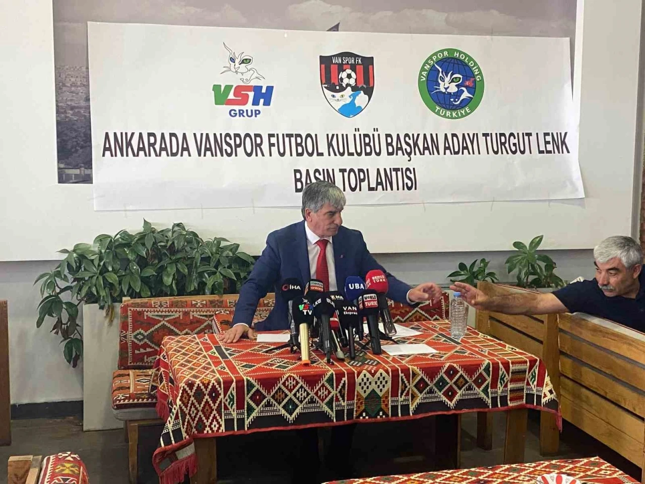 Turgut Lenk: &quot;Vanspor’u gerektiği yerde Süper Lig’e çıkarma çabamız olacak&quot;
