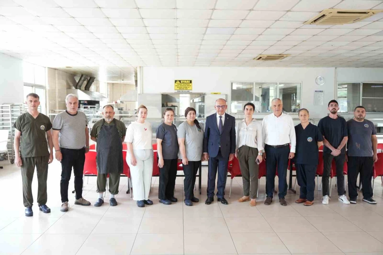 Turgutlu&rsquo;da aşevine 12 ton 400 kiloluk kurban bağışı
