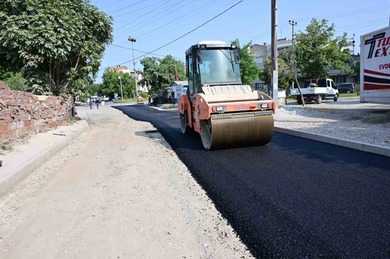 Turgutlu&rsquo;da asfalt seferberliği s&uuml;r&uuml;yor
