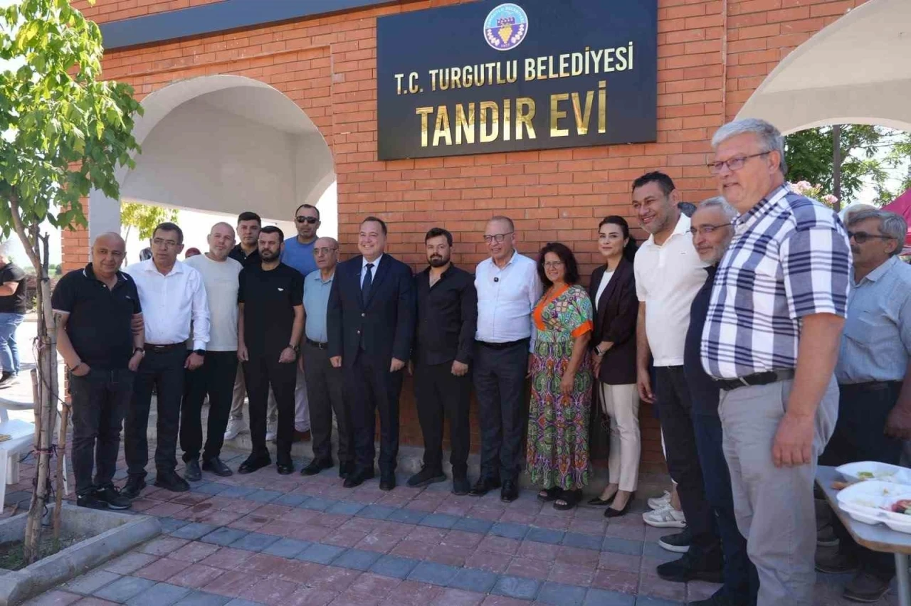 Turgutlu&rsquo;da mahalle k&uuml;lt&uuml;r&uuml;n&uuml; yaşatacak &rsquo;Tandır Evi&rsquo; hizmete a&ccedil;ıldı
