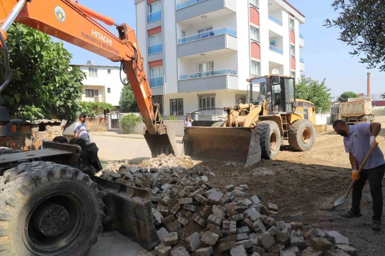 Turgutlu’nun sokakları bir bir yenileniyor
