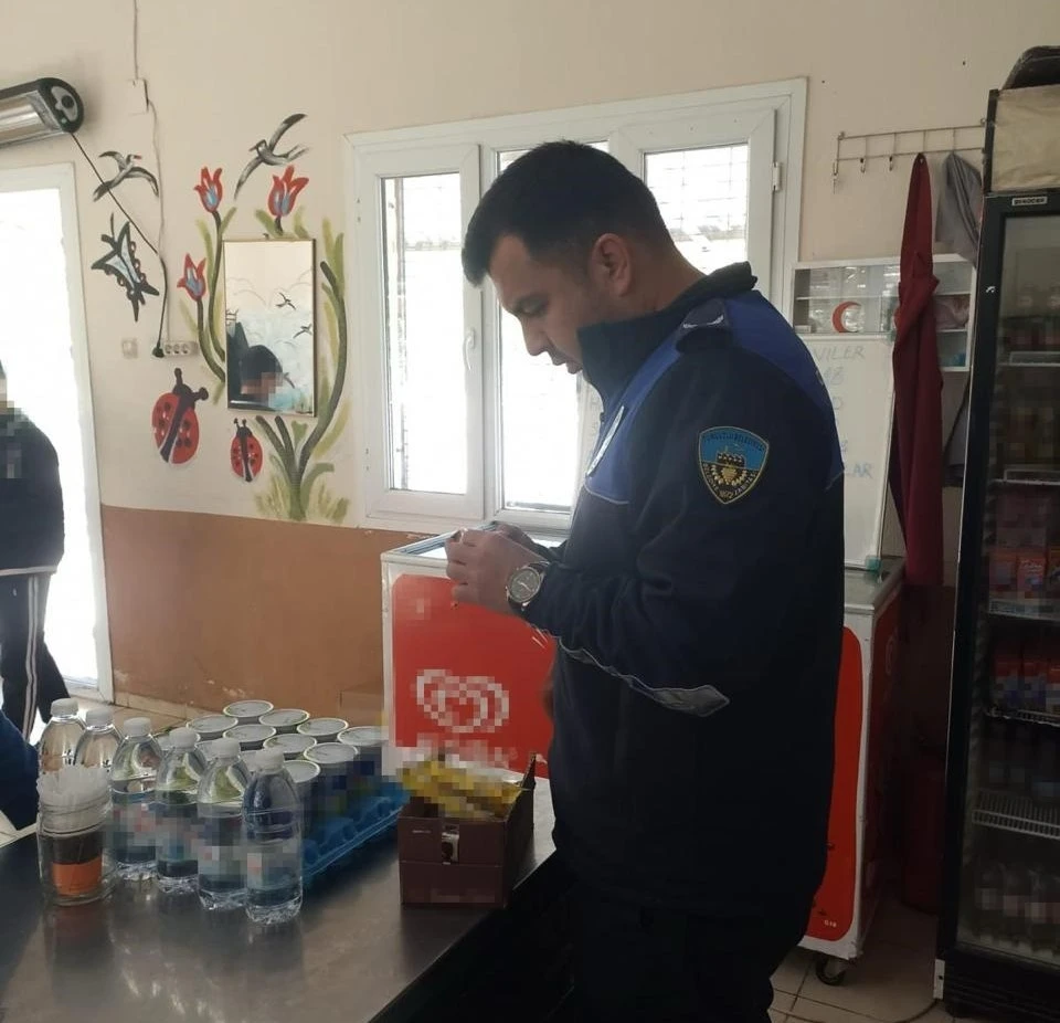Turgutlu Zabıtasından okul kantinlerine denetim
