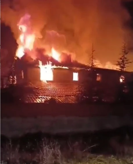 Turhal&rsquo;da &ccedil;ıkan yangında bir kadın hayatını kaybetti
