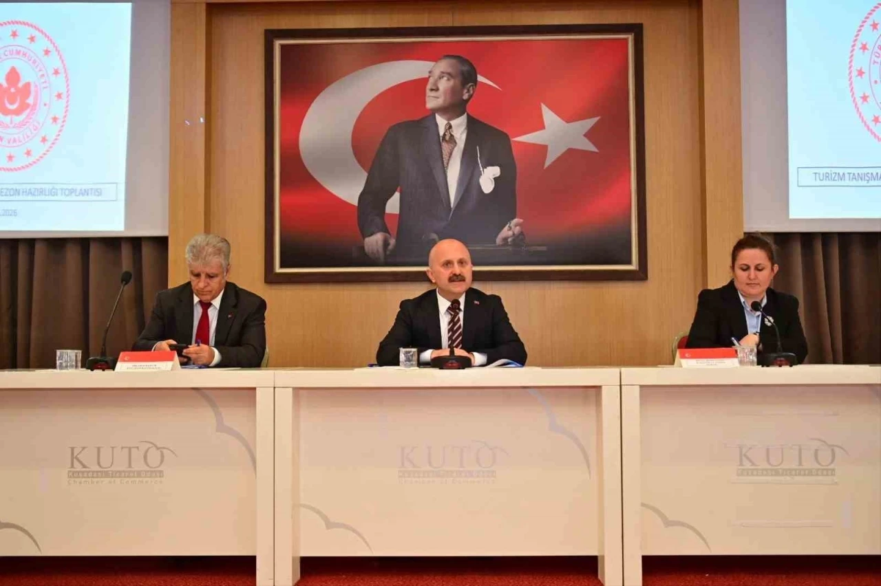 Turizm sezonu Kuşadası&rsquo;nda masaya yatırıldı
