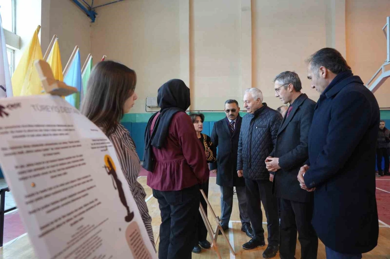 T&uuml;rk destanlarının felsefi derinliği sergiye taşındı
