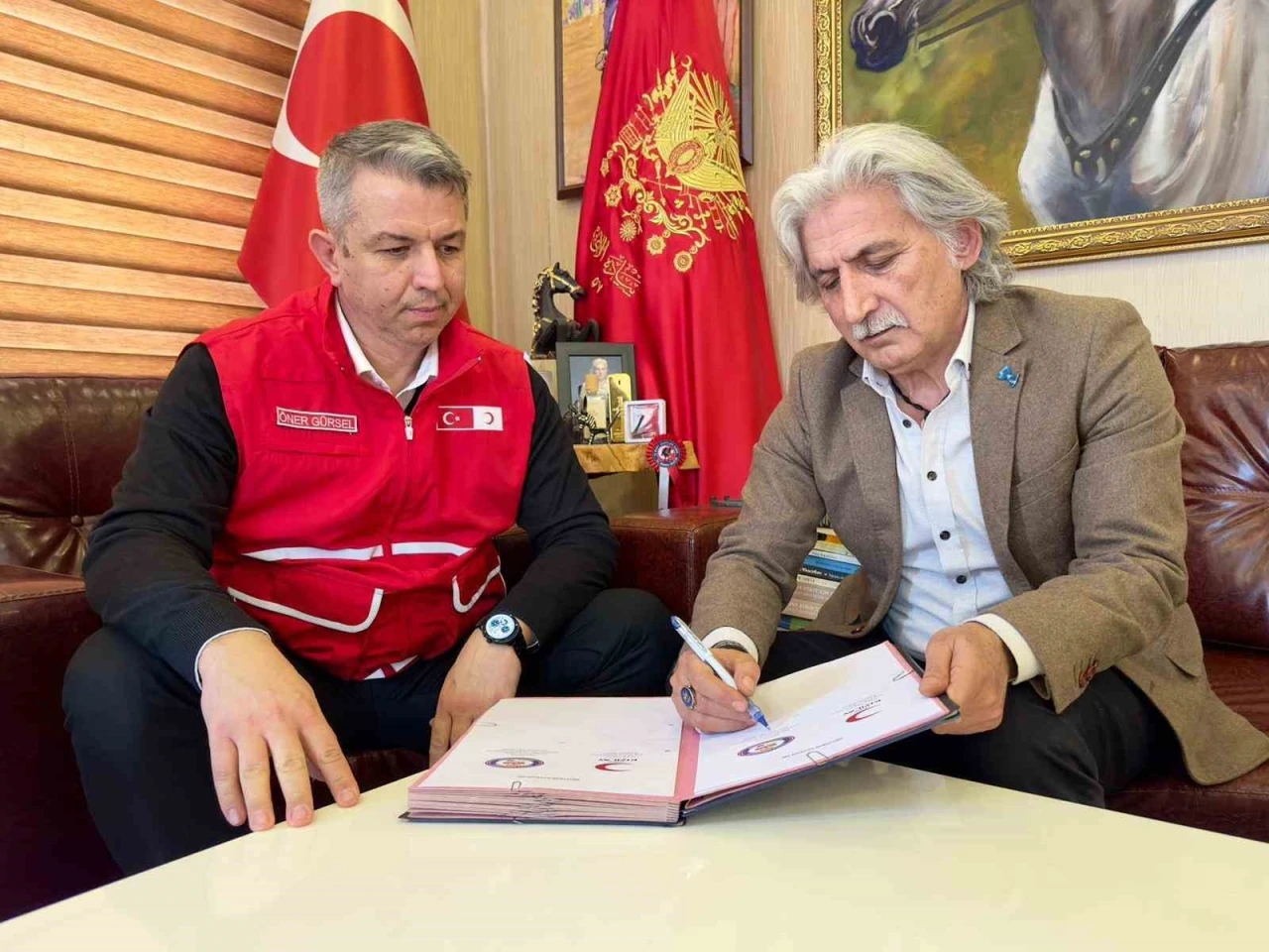 T&uuml;rk Kızılay&rsquo;dan Manisa&rsquo;da 200 aileye sıcak iftar desteği
