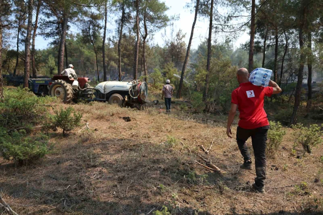 Türk Kızılay’dan orman yangını olan bölgelere yardım
