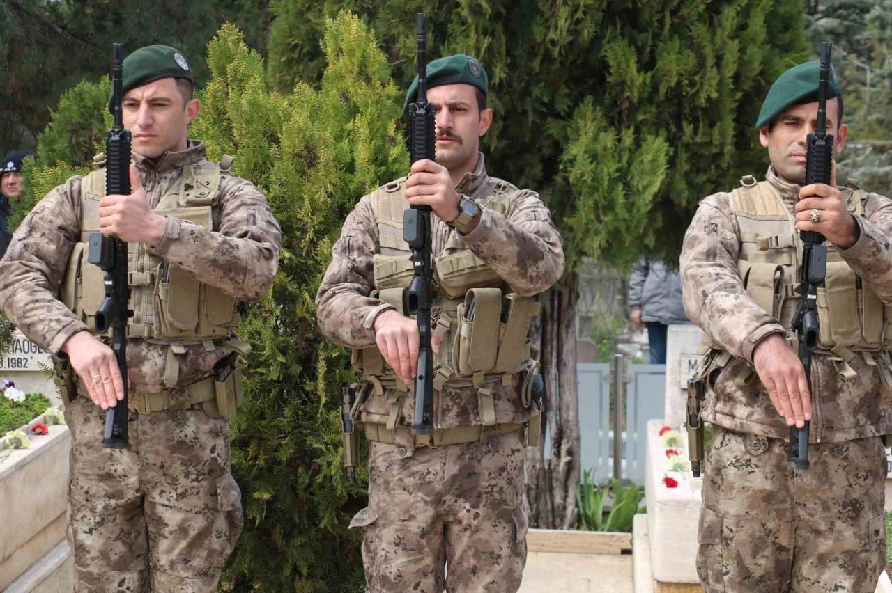 T&uuml;rk Polis Teşkilatı&rsquo;nın 181&rsquo;inci yıl d&ouml;n&uuml;m&uuml;nde şehitler dualarla anıldı
