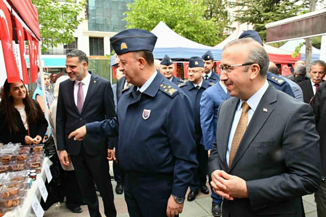 Türk Silahlı Kuvvetlerini Güçlendirme Vakfı yararına hayır çarşısı
