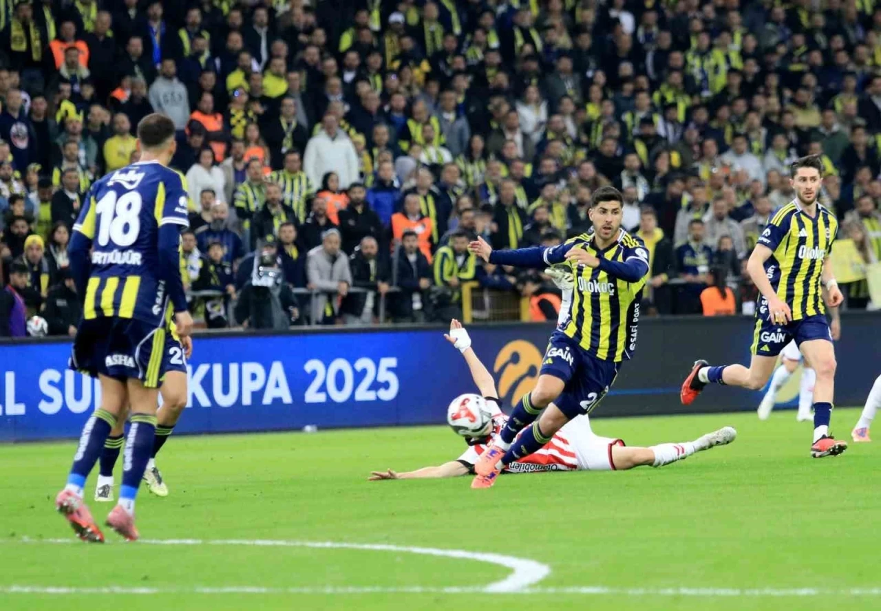 Turkcell S&uuml;per Kupa: Fenerbah&ccedil;e: 1 - Samsunpor: 0 (İlk yarı)
