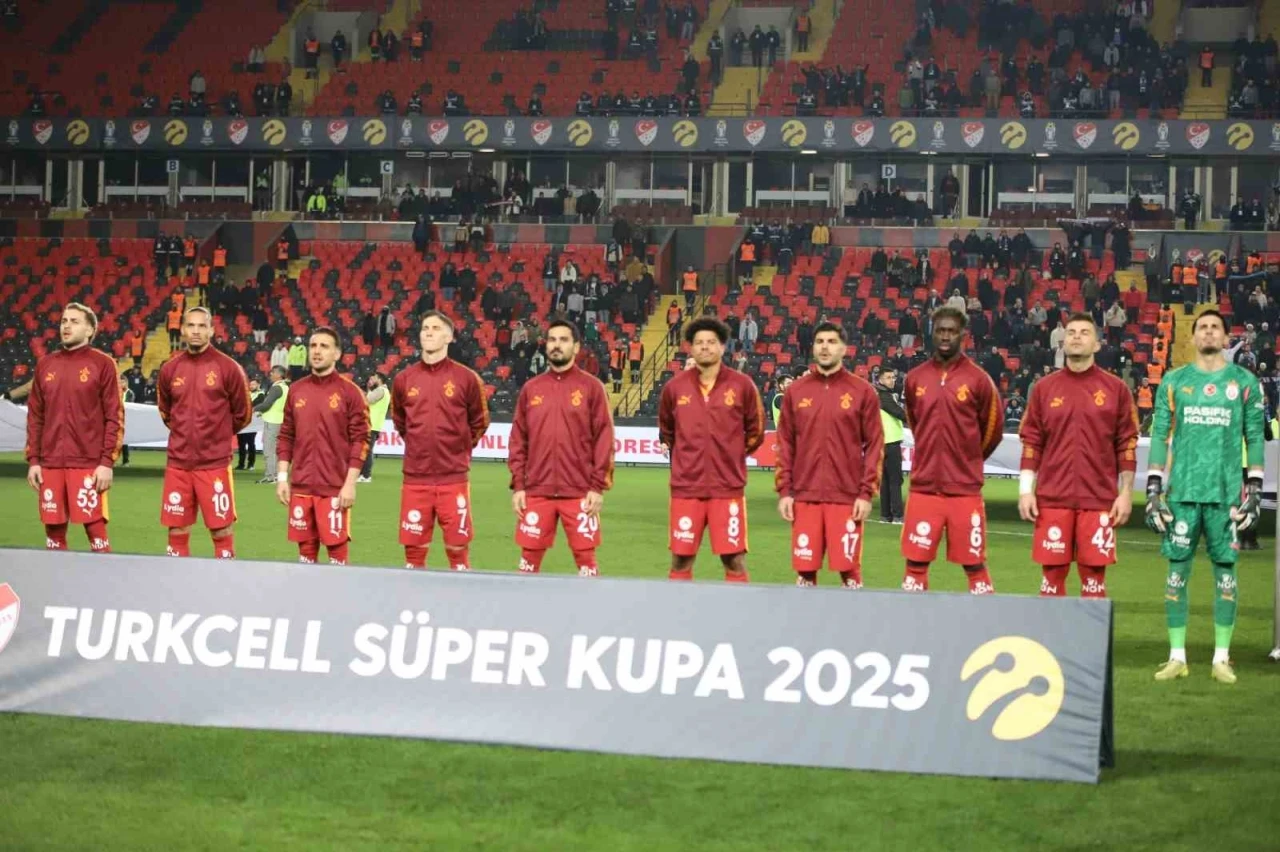 Turkcell S&uuml;per Kupa: Galatasaray: 0 - Trabzonspor: 0 (Ma&ccedil; devam ediyor)

