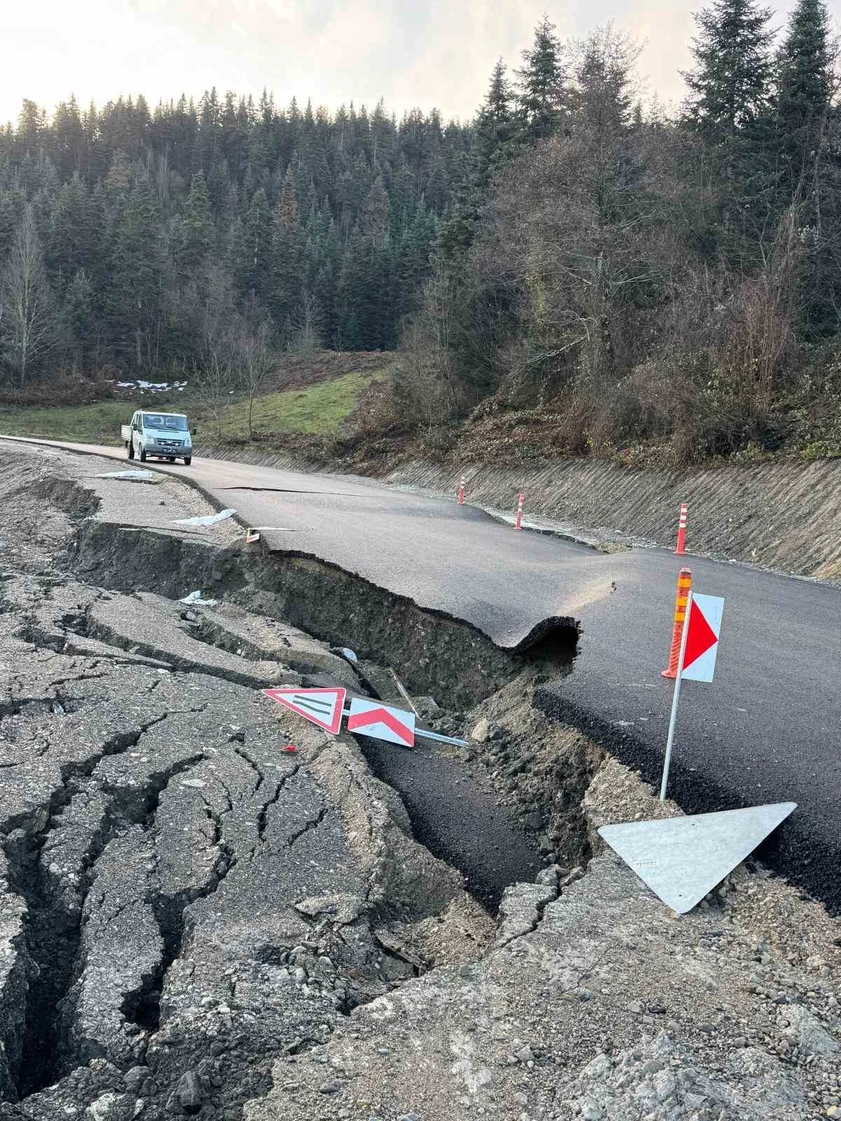 T&uuml;rkeli&rsquo;de heyelan
