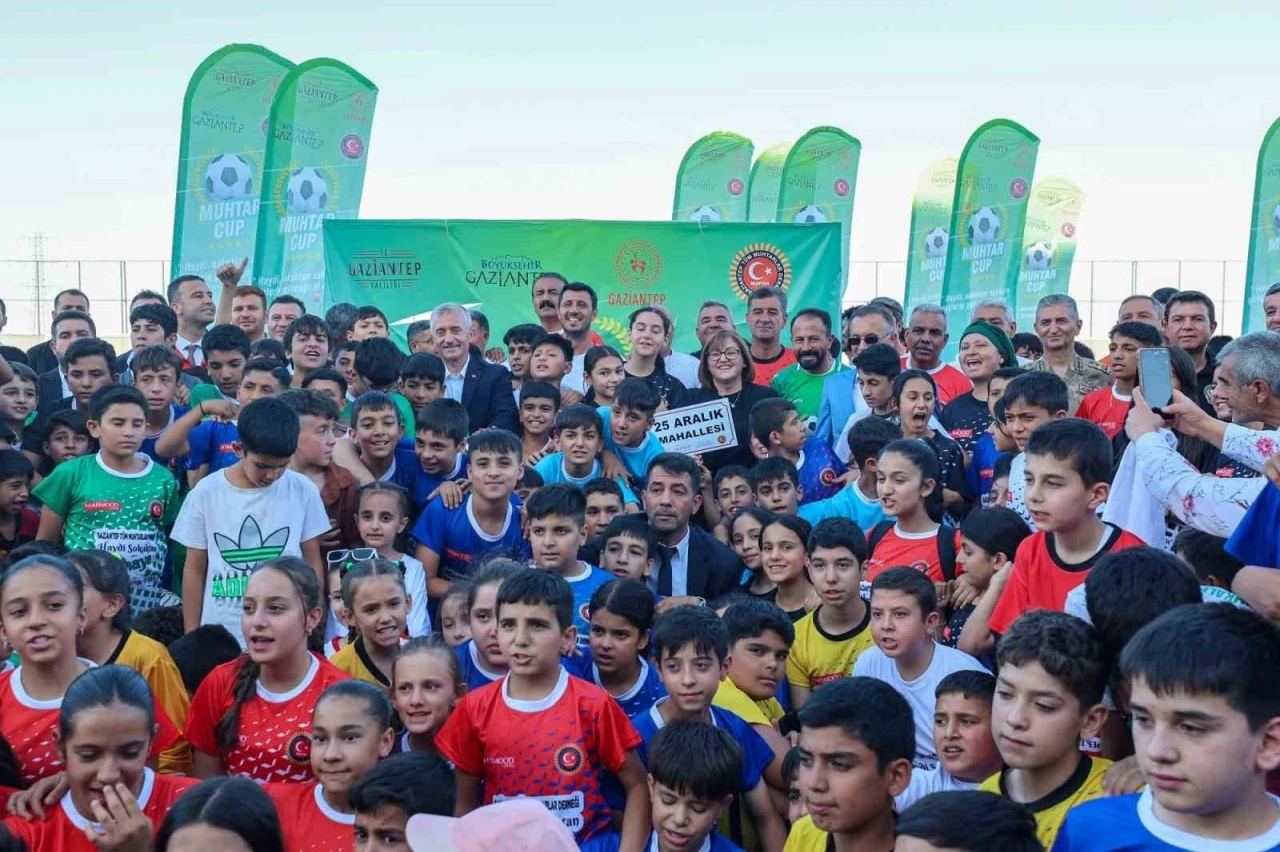 Türkiye’de bir ilk olan Muhtar Cup Futbol turnuvası başladı
