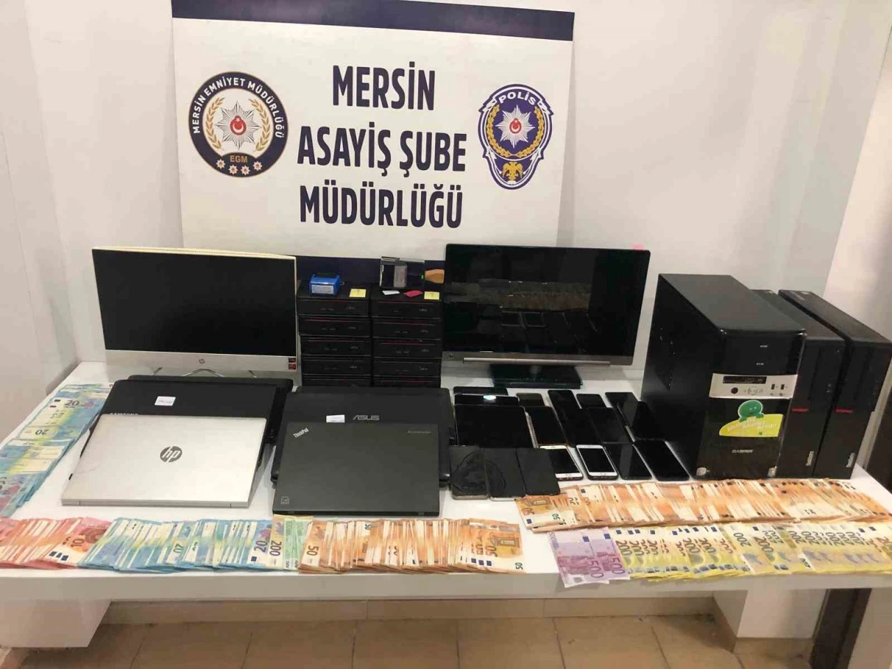 Türkiye’de çağrı merkezi kurup Almanları dolandırmışlar: 10 gözaltı

