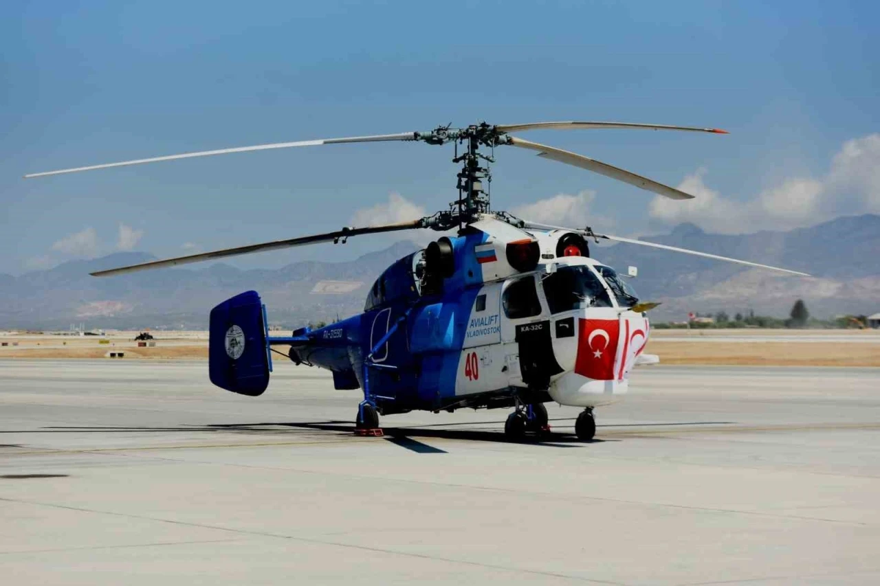 T&uuml;rkiye&rsquo;den KKTC&rsquo;ye yangın s&ouml;nd&uuml;rme helikopteri teslim edildi
