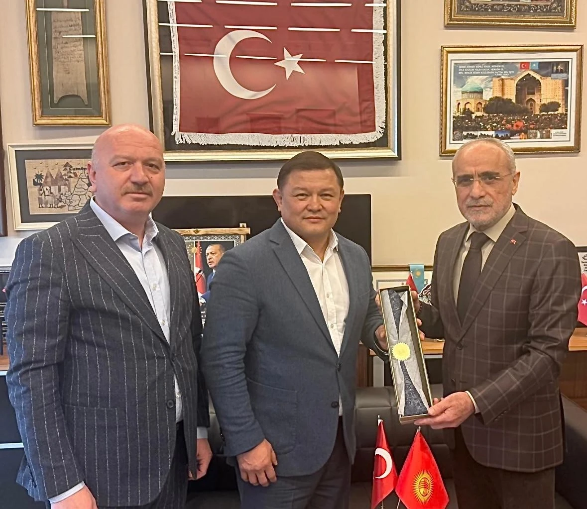 T&uuml;rkiye ile Kırgızistan arasında siyasi, ekonomik ve diplomatik ilişkiler g&ouml;r&uuml;şmesi
