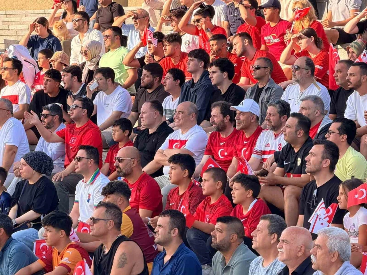 T&uuml;rkiye Milli Takımı&rsquo;na KKTC&rsquo;den D&uuml;nya Kupası desteği
