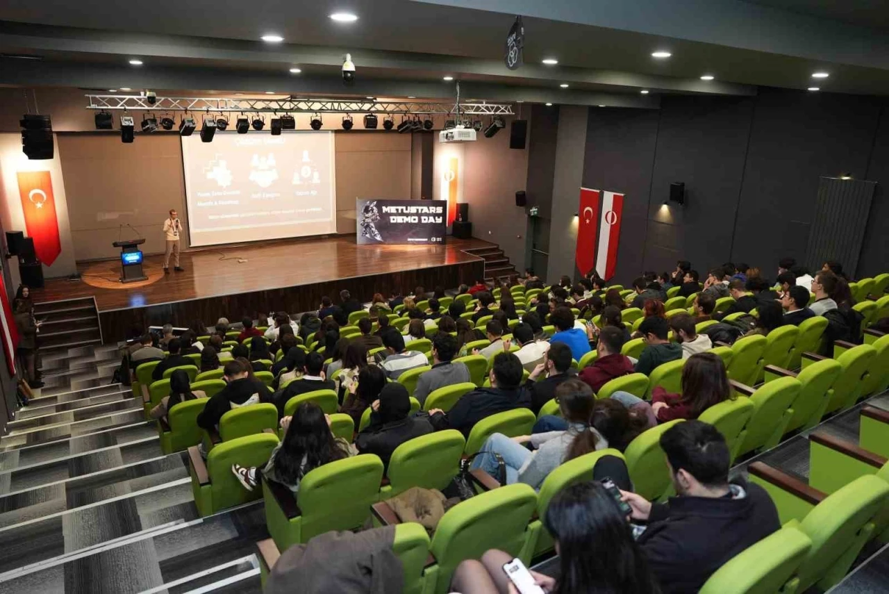 T&uuml;rkiye&rsquo;nin en başarılı &ouml;ğrencileri girişimcilik sahnesinde
