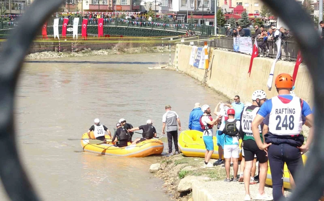 Türkiye’nin en hızlı akan Çoruh Nehri’nde rafting heyecanı yaşandı
