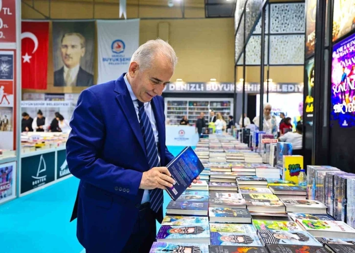 T&uuml;rkiye&rsquo;nin en &uuml;nl&uuml; yazarları Denizli&rsquo;de buluştu

